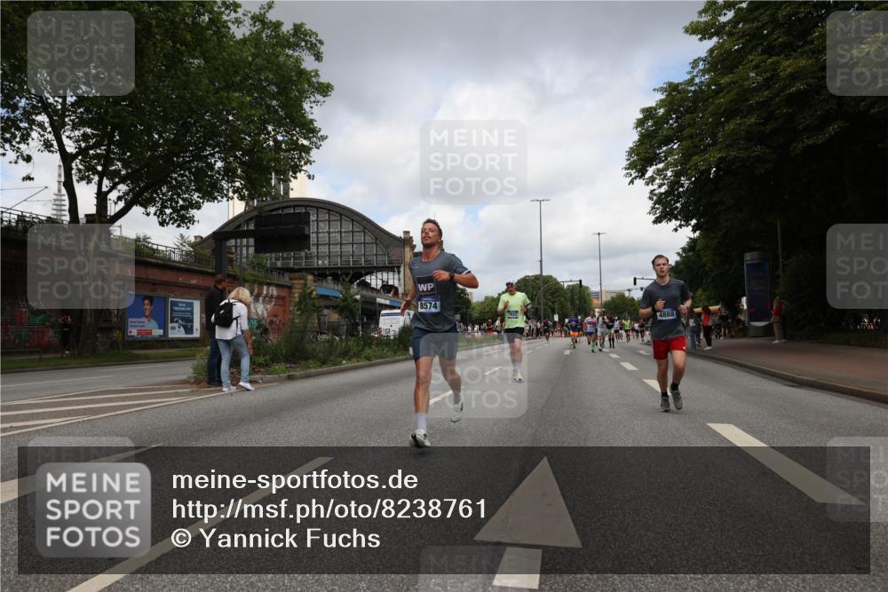 29.06.2025 - hella hamburg halbmarathon Yannick Fuchs http://msf.ph/oto/8238761 29.06.2025 10:34:40 20KM 1358, 1603, 1975, 2573, 2750, 2826, 3626, 4381, 4766, 4888, 5375, 5409, 5508, 5803, 6149, 6152, 6649, 7109, 7495, 7622, 8467, 8574, 8933, 9294, 10900, 11714, 11731, 12088, 12865, 14077, 14699, 15015, 15421, 15813, 15828, 16580, 16761, 17245, 17973, 18013, 18979 meine-sportfotos.de