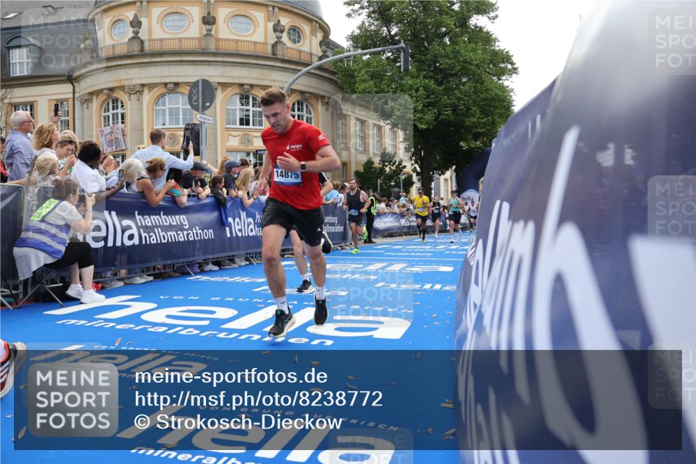 29.06.2025 - hella hamburg halbmarathon Strokosch-Dieckow http://msf.ph/oto/8238772 29.06.2025 10:36:08 Ziel 2399, 2774, 6032, 6829, 6990, 6993, 9313, 10477, 12168, 12447, 12488, 13419, 13991, 14601, 14875, 15115, 17078, 17217, 17329, 17691, 18156, 18600 meine-sportfotos.de