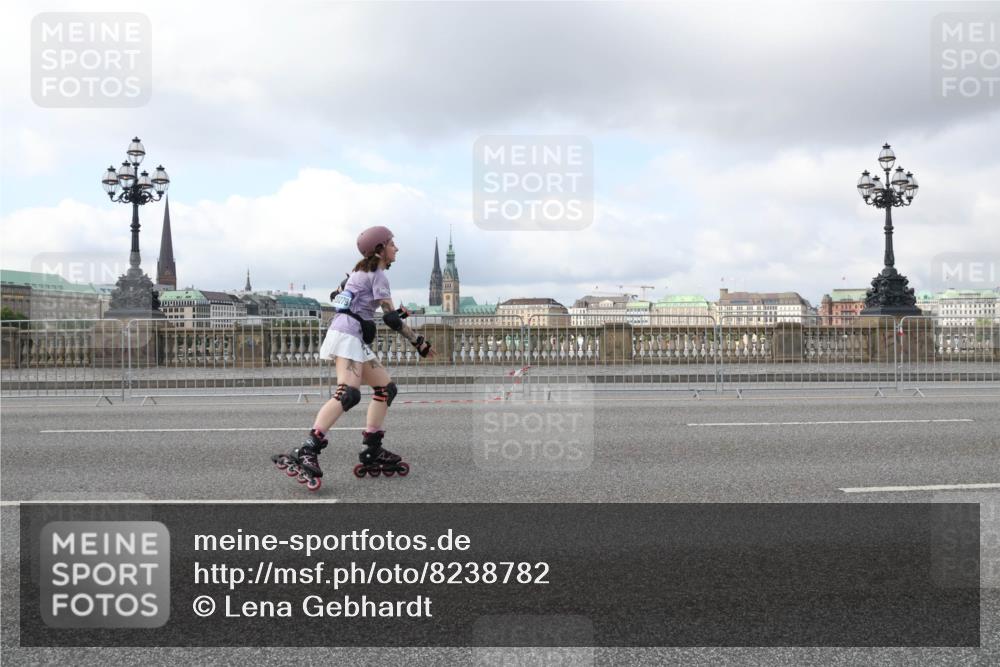 29.06.2025 - hella hamburg halbmarathon Lena Gebhardt http://msf.ph/oto/8238782 29.06.2025 09:02:06 Lombardsbrücke  meine-sportfotos.de