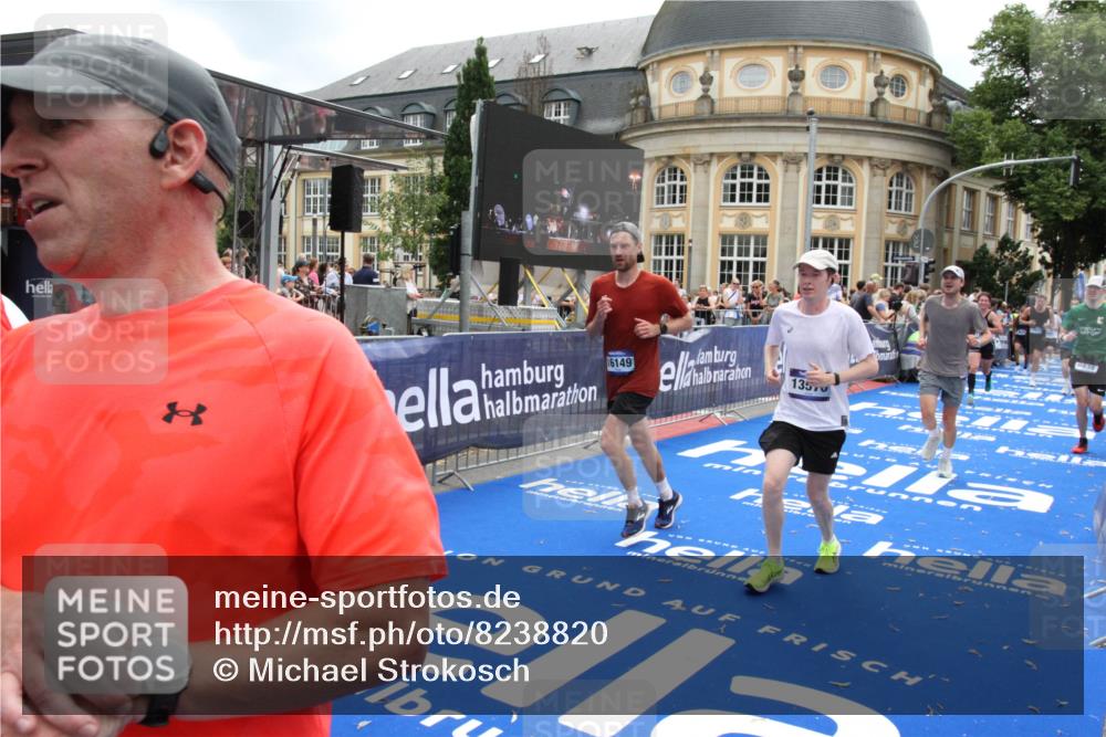 29.06.2025 - hella hamburg halbmarathon Michael Strokosch http://msf.ph/oto/8238820 29.06.2025 10:48:10 Ziel 1086, 1914, 4324, 4711, 9544, 9626, 9638, 12706, 12724, 12747, 13570, 14192, 15973, 16094, 16149, 16269 meine-sportfotos.de