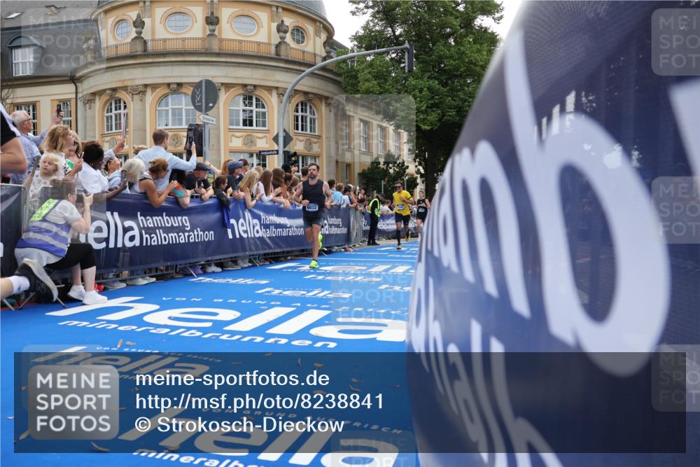 29.06.2025 - hella hamburg halbmarathon Strokosch-Dieckow http://msf.ph/oto/8238841 29.06.2025 10:36:09 Ziel 2774, 6032, 6829, 6990, 6993, 10477, 12168, 12447, 12488, 13419, 13991, 14601, 14875, 15115, 15348, 17078, 17217, 17329, 17691, 18600 meine-sportfotos.de
