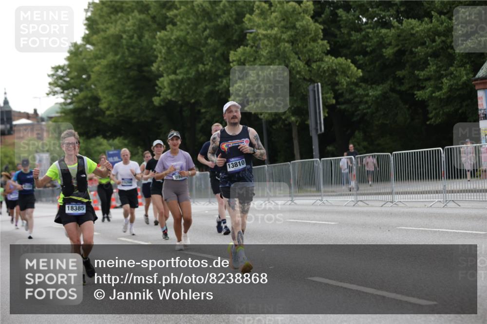 29.06.2025 - hella hamburg halbmarathon Jannik Wohlers http://msf.ph/oto/8238868 29.06.2025 10:29:18 Lombardsbrücke 1063, 1661, 2302, 2699, 3524, 4395, 5350, 7517, 7832, 8388, 9095, 9937, 10322, 10996, 11249, 11269, 11376, 11444, 11634, 12086, 12216, 12227, 13382, 13810, 15266, 16306, 16662, 17945, 18385 meine-sportfotos.de