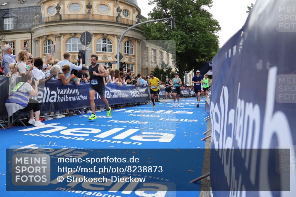29.06.2025 - hella hamburg halbmarathon Strokosch-Dieckow http://msf.ph/oto/8238873 29.06.2025 10:36:09 Ziel 2774, 6032, 6829, 6990, 6993, 10477, 12168, 12447, 12488, 13419, 13991, 14601, 14875, 15115, 15348, 17078, 17217, 17329, 17691, 18600 meine-sportfotos.de