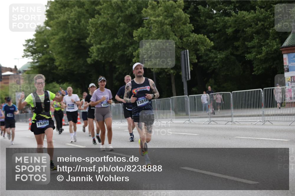 29.06.2025 - hella hamburg halbmarathon Jannik Wohlers http://msf.ph/oto/8238888 29.06.2025 10:29:18 Lombardsbrücke 1063, 1661, 2302, 2699, 3524, 4395, 5350, 7517, 7832, 8388, 9095, 9937, 10322, 10996, 11249, 11269, 11376, 11444, 11634, 12086, 12216, 12227, 13382, 13810, 15266, 16306, 16662, 17945, 18385 meine-sportfotos.de