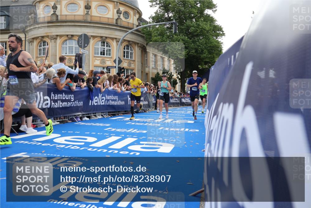 29.06.2025 - hella hamburg halbmarathon Strokosch-Dieckow http://msf.ph/oto/8238907 29.06.2025 10:36:10 Ziel 2774, 6032, 6829, 6990, 6993, 12168, 12447, 12488, 13419, 13991, 14601, 14875, 15115, 15348, 17078, 17329, 17691, 18600 meine-sportfotos.de