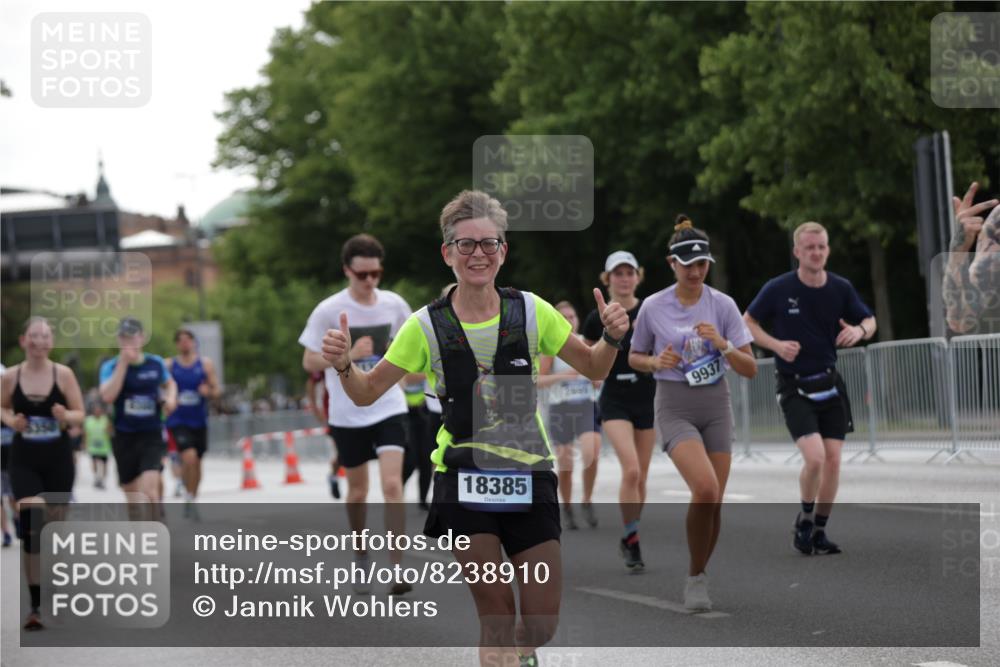 29.06.2025 - hella hamburg halbmarathon Jannik Wohlers http://msf.ph/oto/8238910 29.06.2025 10:29:19 Lombardsbrücke 1063, 1661, 1694, 2302, 2699, 3524, 4395, 4580, 5350, 7517, 7832, 8388, 9095, 9937, 10996, 11249, 11269, 11376, 11444, 11634, 12086, 12216, 12227, 13810, 15266, 16306, 17945, 18385 meine-sportfotos.de
