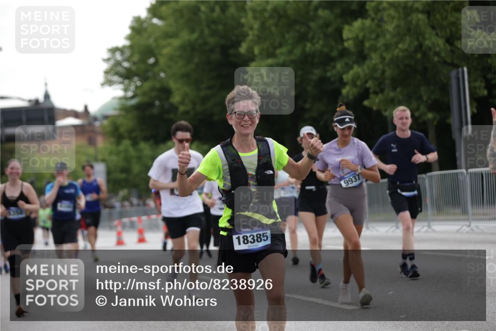 29.06.2025 - hella hamburg halbmarathon Jannik Wohlers http://msf.ph/oto/8238926 29.06.2025 10:29:19 Lombardsbrücke 1063, 1661, 1694, 2302, 2699, 3524, 4395, 4580, 5350, 7517, 7832, 8388, 9095, 9937, 10996, 11249, 11269, 11376, 11444, 11634, 12086, 12216, 12227, 13810, 15266, 16306, 17945, 18385 meine-sportfotos.de