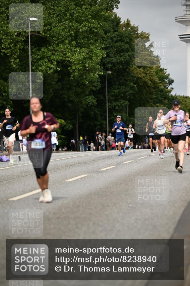 29.06.2025 - hella hamburg halbmarathon Dr. Thomas Lammeyer http://msf.ph/oto/8238940 29.06.2025 10:13:54 Kennedybrücke 1483, 1513, 1573, 1838, 3921, 5511, 7042, 7333, 7636, 7685, 8090, 8219, 8890, 9366, 9434, 9674, 9681, 9781, 9816, 10036, 10943, 11027, 11180 meine-sportfotos.de