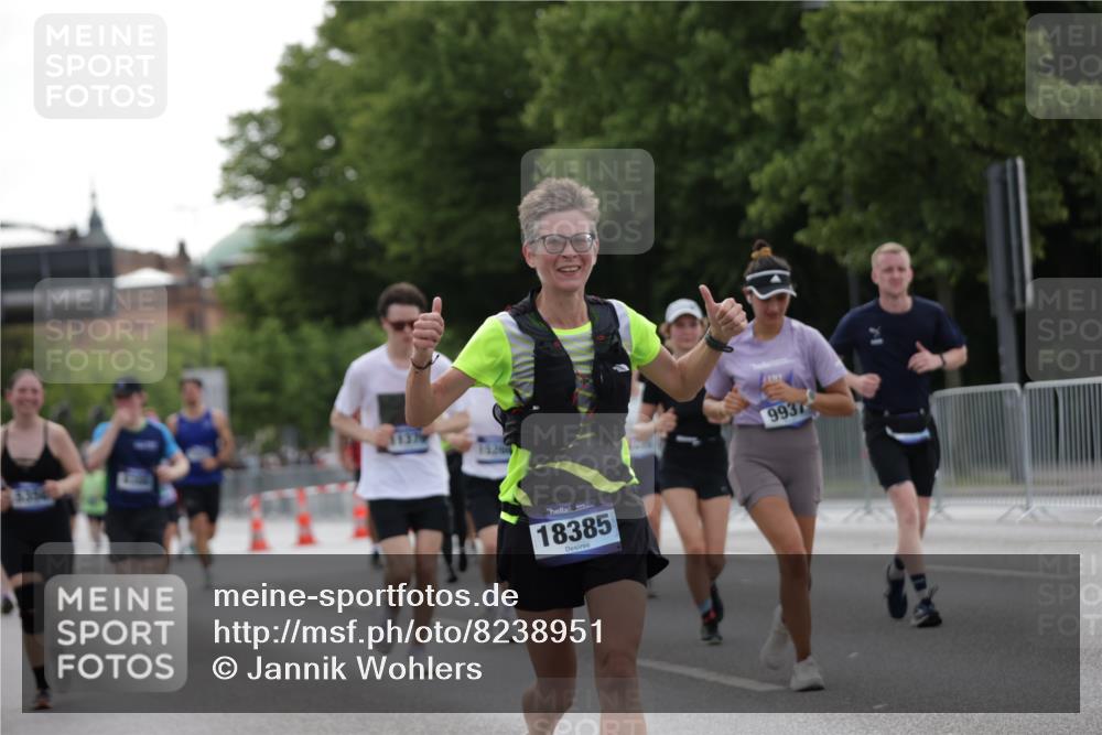 29.06.2025 - hella hamburg halbmarathon Jannik Wohlers http://msf.ph/oto/8238951 29.06.2025 10:29:19 Lombardsbrücke 1063, 1661, 1694, 2302, 2699, 3524, 4395, 4580, 5350, 7517, 7832, 8388, 9095, 9937, 10996, 11249, 11269, 11376, 11444, 11634, 12086, 12216, 12227, 13810, 15266, 16306, 17945, 18385 meine-sportfotos.de