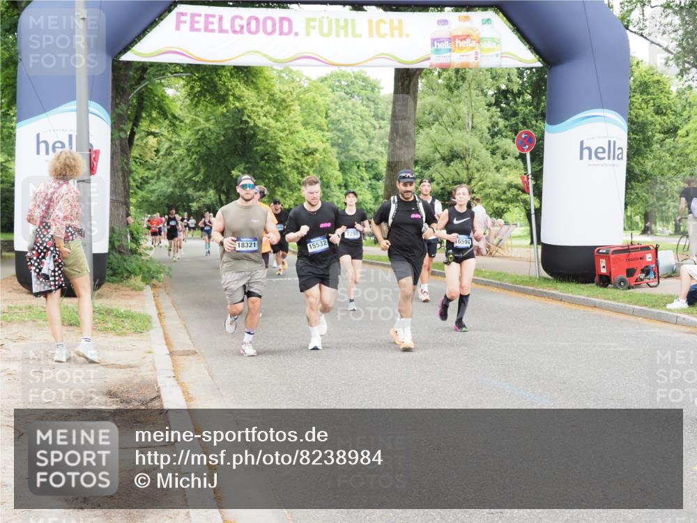 29.06.2025 - hella hamburg halbmarathon MichiJ http://msf.ph/oto/8238984 29.06.2025 10:50:17 Zwischen KM18-KM19 2424, 2685, 4328, 7290, 7453, 7717, 11208, 12315, 14493, 16367, 16478, 16594, 17071, 17441, 18321 meine-sportfotos.de