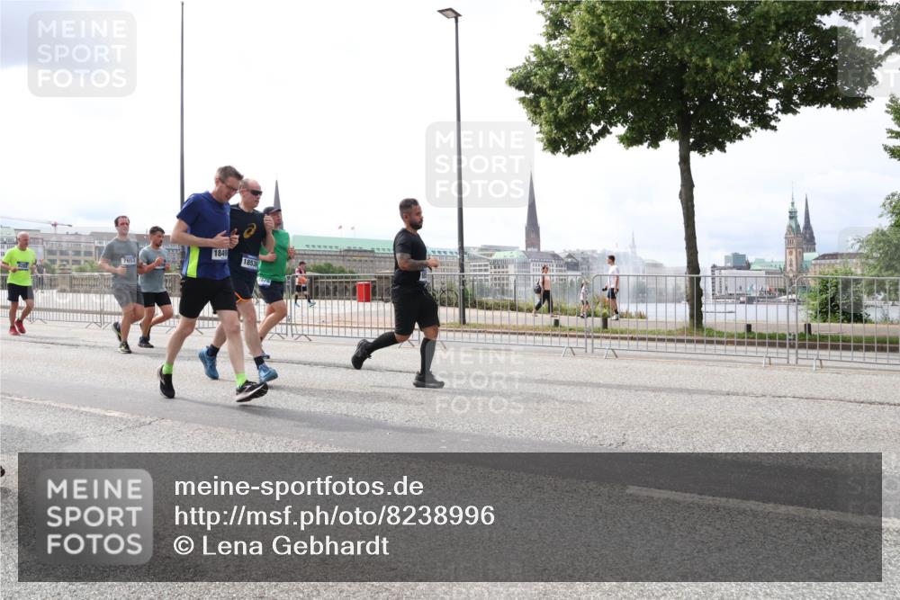 29.06.2025 - hella hamburg halbmarathon Lena Gebhardt http://msf.ph/oto/8238996 29.06.2025 10:33:46 Lombardsbrücke 1189, 1275, 1417, 1705, 1787, 1896, 1995, 2342, 2482, 2526, 2776, 3170, 3264, 3340, 3341, 3345, 3560, 3812, 4164, 4361, 4433, 4445, 4449, 4479, 4696, 4807, 4942, 5075, 5096, 5141, 5557, 5561, 5566, 5569, 5584, 5691, 5821, 5822, 5887, 6109, 6364, 6515, 6516, 6854, 6956, 6999, 7027, 7565, 7653, 7705, 8021, 8157, 8202, 8282, 8375, 8377, 8383, 8401, 8891, 9094, 9234, 9258, 9438, 9591, 9592, 9750, 9780, 9799, 9875, 9995, 10007, 10071, 10561, 11811 meine-sportfotos.de