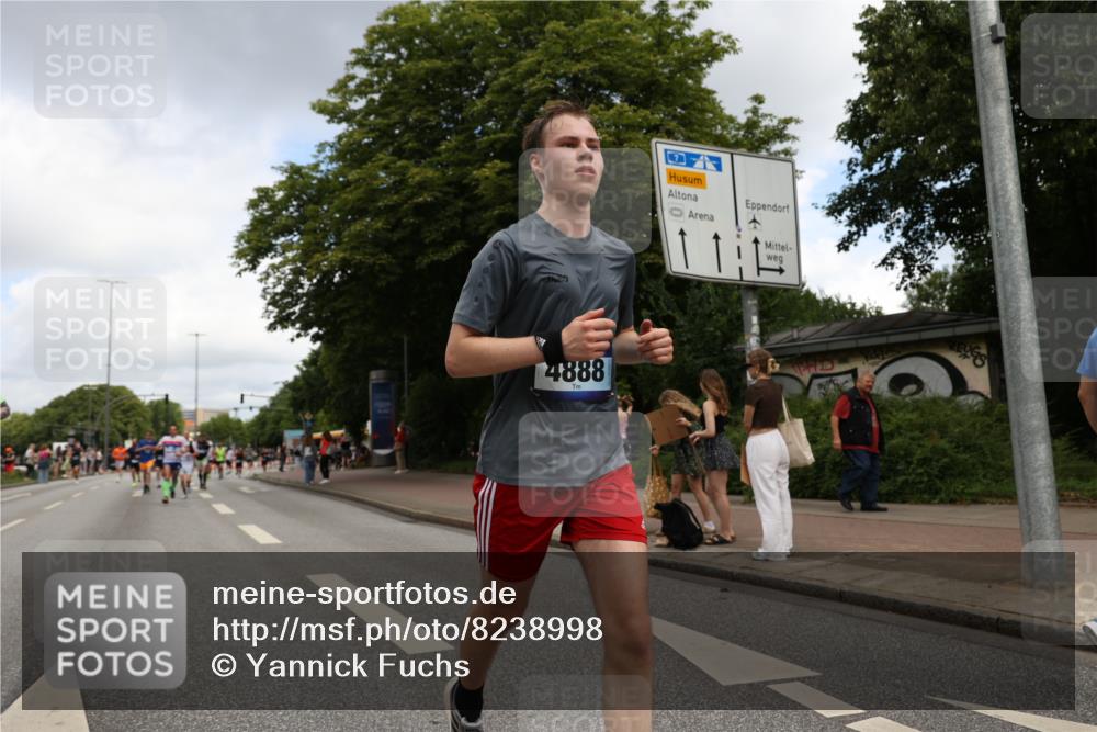29.06.2025 - hella hamburg halbmarathon Yannick Fuchs http://msf.ph/oto/8238998 29.06.2025 10:34:41 20KM 1358, 1603, 1975, 2573, 2750, 2826, 3626, 4381, 4766, 4888, 5375, 5409, 5508, 5803, 6149, 6152, 6649, 7109, 7495, 7622, 8467, 8574, 8933, 9294, 10900, 11714, 11731, 12088, 12865, 14077, 14699, 14924, 15015, 15421, 15424, 15813, 15828, 16580, 16761, 17245, 17973, 18013, 18979 meine-sportfotos.de