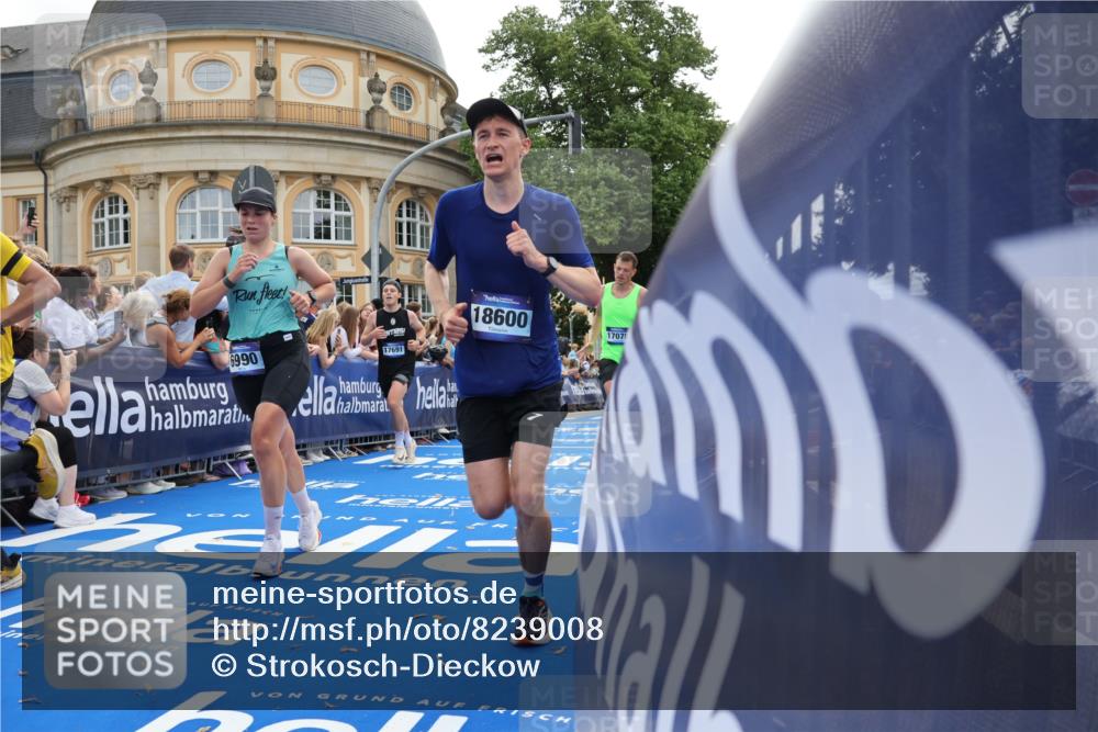 29.06.2025 - hella hamburg halbmarathon Strokosch-Dieckow http://msf.ph/oto/8239008 29.06.2025 10:36:12 Ziel 2774, 6032, 6829, 6990, 6993, 12447, 13991, 14601, 14875, 15115, 15348, 16158, 17078, 17329, 17691, 18600 meine-sportfotos.de