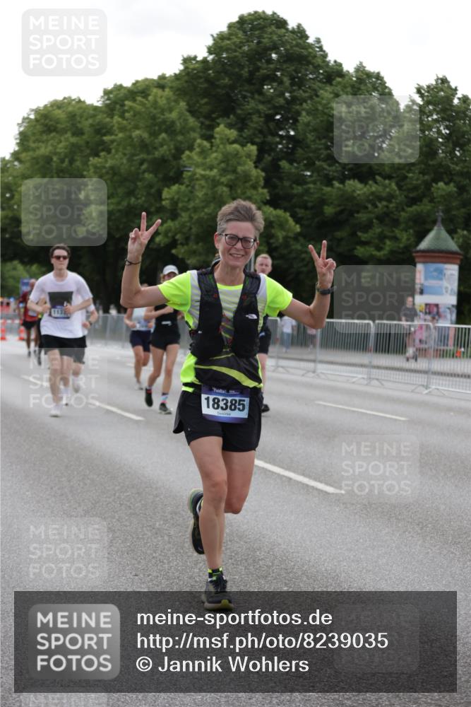 29.06.2025 - hella hamburg halbmarathon Jannik Wohlers http://msf.ph/oto/8239035 29.06.2025 10:29:20 Lombardsbrücke 1063, 1694, 2302, 2699, 3524, 4395, 4580, 5350, 7517, 7832, 8388, 9095, 9937, 10996, 11269, 11376, 11444, 11634, 12086, 12216, 12227, 12305, 13031, 13810, 15266, 16306, 17945, 18385 meine-sportfotos.de