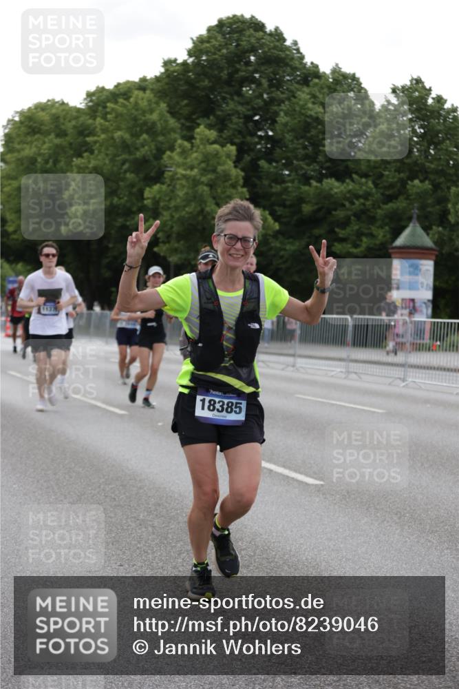 29.06.2025 - hella hamburg halbmarathon Jannik Wohlers http://msf.ph/oto/8239046 29.06.2025 10:29:20 Lombardsbrücke 1063, 1694, 2302, 2699, 3524, 4395, 4580, 5350, 7517, 7832, 8388, 9095, 9937, 10996, 11269, 11376, 11444, 11634, 12086, 12216, 12227, 12305, 13031, 13810, 15266, 16306, 17945, 18385 meine-sportfotos.de