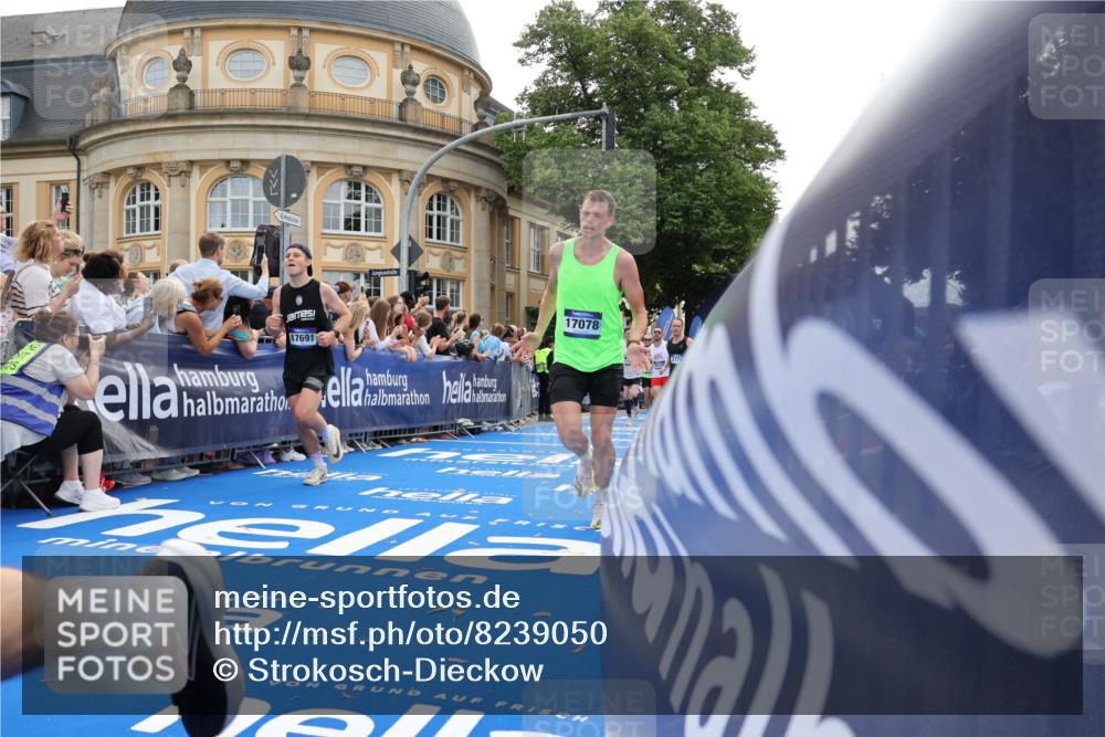 29.06.2025 - hella hamburg halbmarathon Strokosch-Dieckow http://msf.ph/oto/8239050 29.06.2025 10:36:12 Ziel 2774, 6032, 6829, 6990, 6993, 12447, 13991, 14601, 14875, 15115, 15348, 16158, 17078, 17329, 17691, 18600 meine-sportfotos.de