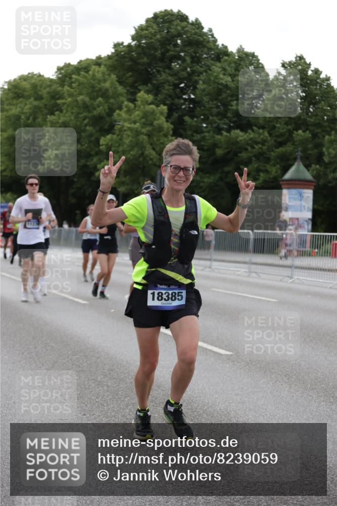29.06.2025 - hella hamburg halbmarathon Jannik Wohlers http://msf.ph/oto/8239059 29.06.2025 10:29:21 Lombardsbrücke 1063, 1694, 2302, 2699, 3524, 4395, 4580, 5350, 7517, 7832, 8388, 9095, 9937, 10996, 11269, 11376, 11444, 11634, 12216, 12227, 12305, 13031, 13810, 15266, 16306, 17945, 18385 meine-sportfotos.de
