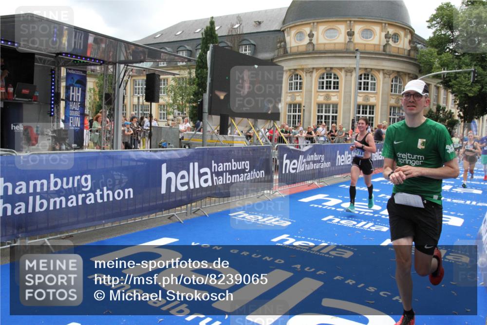 29.06.2025 - hella hamburg halbmarathon Michael Strokosch http://msf.ph/oto/8239065 29.06.2025 10:48:12 Ziel 1914, 4324, 4711, 9544, 9626, 9638, 12685, 12706, 13570, 14192, 14814, 15590, 15973, 15981, 16094, 16149, 16269 meine-sportfotos.de