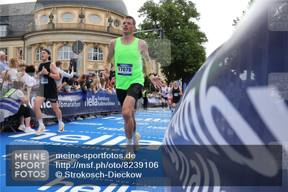 29.06.2025 - hella hamburg halbmarathon Strokosch-Dieckow http://msf.ph/oto/8239106 29.06.2025 10:36:13 Ziel 2774, 6032, 6829, 6990, 6993, 12051, 12447, 13991, 14601, 15115, 15348, 16158, 17078, 17192, 17329, 17691, 18600 meine-sportfotos.de