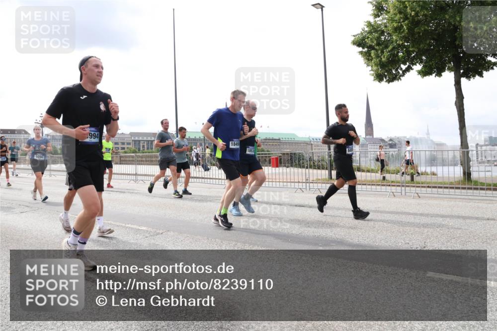 29.06.2025 - hella hamburg halbmarathon Lena Gebhardt http://msf.ph/oto/8239110 29.06.2025 10:33:47 Lombardsbrücke 1189, 1275, 1417, 1705, 1787, 1896, 1995, 2342, 2482, 2526, 2776, 3170, 3264, 3340, 3341, 3345, 3560, 3812, 4164, 4361, 4433, 4449, 4479, 4696, 4807, 4942, 5075, 5096, 5141, 5557, 5561, 5566, 5569, 5584, 5691, 5821, 5822, 5887, 6109, 6364, 6515, 6516, 6854, 6956, 6999, 7027, 7565, 7653, 7705, 8021, 8157, 8202, 8277, 8282, 8375, 8377, 8383, 8401, 8891, 9094, 9234, 9258, 9438, 9591, 9592, 9750, 9780, 9799, 9875, 9995, 10007, 10071, 10561, 11811 meine-sportfotos.de