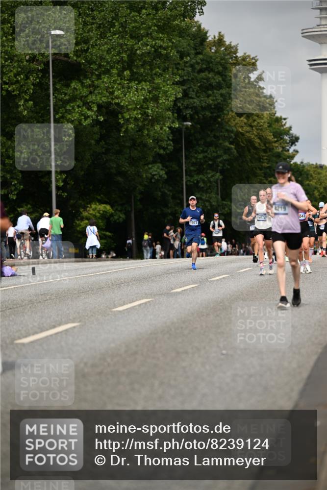29.06.2025 - hella hamburg halbmarathon Dr. Thomas Lammeyer http://msf.ph/oto/8239124 29.06.2025 10:13:55 Kennedybrücke 1483, 1513, 1573, 1838, 3921, 5511, 7042, 7333, 7636, 7685, 8090, 8219, 8890, 9366, 9434, 9674, 9681, 9781, 9816, 10036, 10943, 11027, 11180 meine-sportfotos.de