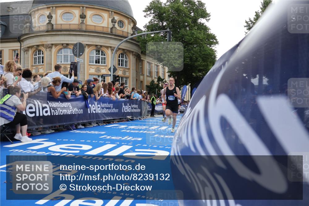 29.06.2025 - hella hamburg halbmarathon Strokosch-Dieckow http://msf.ph/oto/8239132 29.06.2025 10:36:14 Ziel 2774, 6032, 6829, 6990, 6993, 12051, 12447, 13991, 14601, 15115, 15348, 16158, 17078, 17192, 17329, 17691, 18600 meine-sportfotos.de