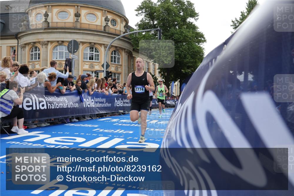 29.06.2025 - hella hamburg halbmarathon Strokosch-Dieckow http://msf.ph/oto/8239162 29.06.2025 10:36:14 Ziel 2774, 6032, 6829, 6990, 6993, 12051, 12447, 13991, 14601, 15115, 15348, 16158, 17078, 17192, 17329, 17691, 18600 meine-sportfotos.de
