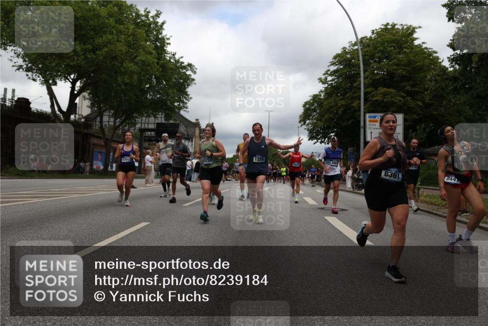 29.06.2025 - hella hamburg halbmarathon Yannick Fuchs http://msf.ph/oto/8239184 29.06.2025 10:47:17 20KM 1061, 1258, 1499, 1706, 1783, 2074, 2082, 2099, 2346, 2910, 3059, 3208, 3209, 3334, 4065, 4419, 4635, 4770, 5077, 5907, 6198, 6628, 6877, 7177, 7509, 7864, 8273, 8361, 8390, 8651, 9065, 9142, 9163, 9537, 10549, 10724, 10891, 10895, 11588, 11589, 11604, 11689, 11992, 12155, 12413, 12490, 12875, 12910, 13289, 13997, 14323, 15061, 15126, 15179, 15430, 15497, 15681, 16467, 16538, 16986, 18134, 18590, 18720, 18901, 19244 meine-sportfotos.de