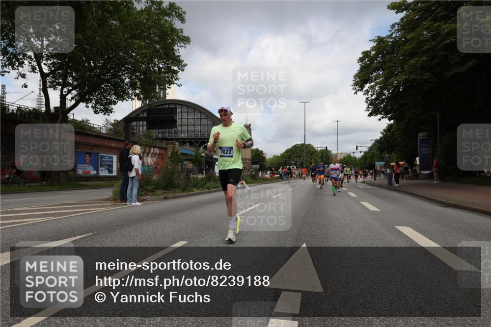 29.06.2025 - hella hamburg halbmarathon Yannick Fuchs http://msf.ph/oto/8239188 29.06.2025 10:34:42 20KM 1358, 1603, 1975, 2573, 2750, 2826, 3626, 4381, 4766, 4888, 5375, 5409, 5508, 5803, 6149, 6152, 6649, 7109, 7495, 7622, 8467, 8574, 8933, 9294, 10900, 11731, 12088, 12865, 14077, 14699, 14924, 15015, 15421, 15424, 15813, 15828, 16580, 16761, 17245, 17973, 18614, 18979 meine-sportfotos.de