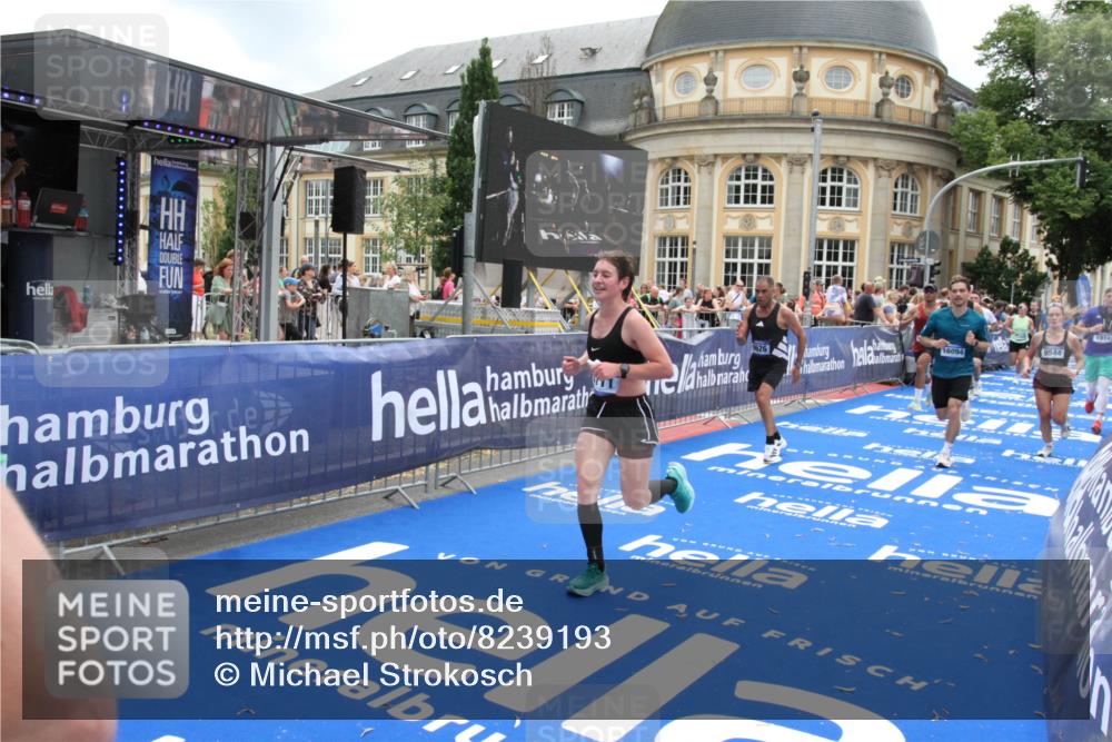 29.06.2025 - hella hamburg halbmarathon Michael Strokosch http://msf.ph/oto/8239193 29.06.2025 10:48:13 Ziel 1914, 4324, 4711, 8916, 9544, 9626, 9638, 12685, 14192, 14814, 15590, 15973, 15981, 16094, 16149, 16269 meine-sportfotos.de