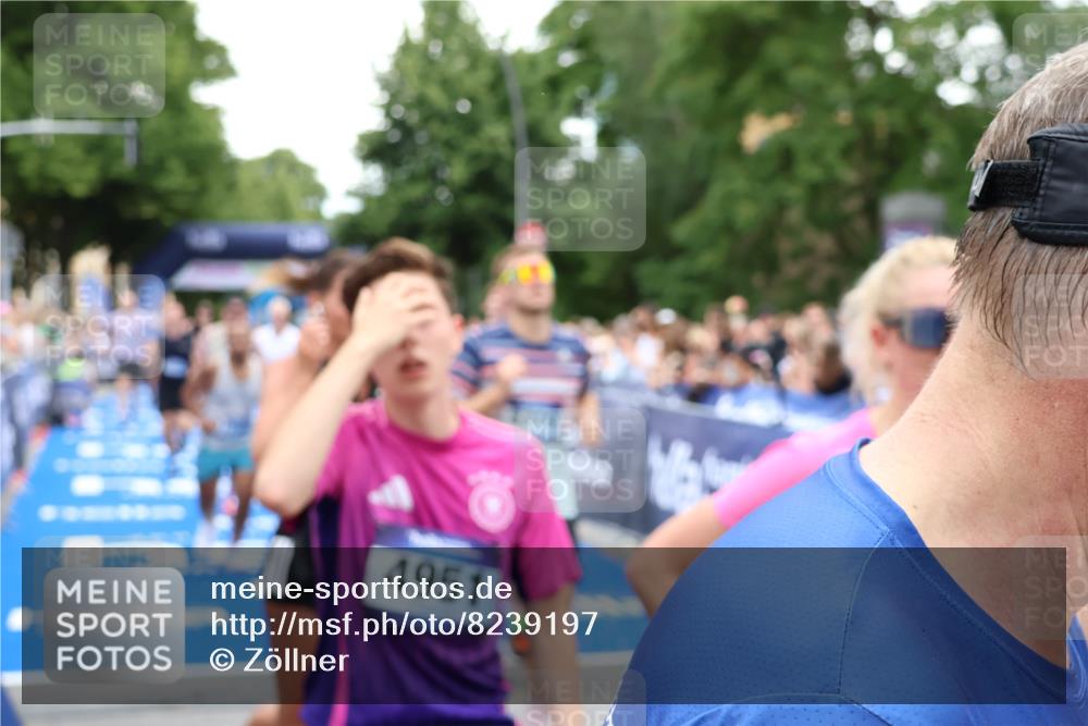 29.06.2025 - hella hamburg halbmarathon Zöllner http://msf.ph/oto/8239197 29.06.2025 10:55:38 Ziel 1120, 2955, 2982, 3037, 8573, 11039, 11554, 11568, 12196, 12515, 12544, 12584, 13267, 14036, 14592, 15896, 16110, 16334, 17615, 18064 meine-sportfotos.de