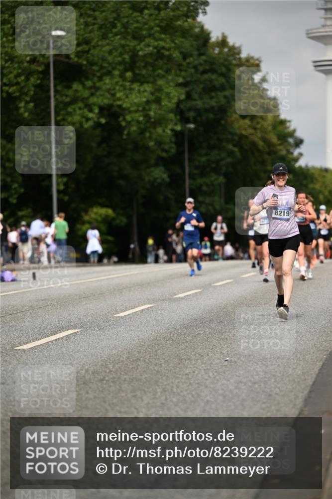 29.06.2025 - hella hamburg halbmarathon Dr. Thomas Lammeyer http://msf.ph/oto/8239222 29.06.2025 10:13:55 Kennedybrücke 1483, 1513, 1573, 1838, 3921, 5511, 7042, 7333, 7636, 7685, 8090, 8219, 8890, 9366, 9434, 9674, 9681, 9781, 9816, 10036, 10943, 11027, 11180 meine-sportfotos.de