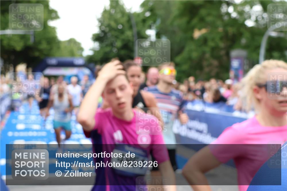 29.06.2025 - hella hamburg halbmarathon Zöllner http://msf.ph/oto/8239226 29.06.2025 10:55:38 Ziel 1120, 2955, 2982, 3037, 8573, 11039, 11554, 11568, 12196, 12515, 12544, 12584, 13267, 14036, 14592, 15896, 16110, 16334, 17615, 18064 meine-sportfotos.de