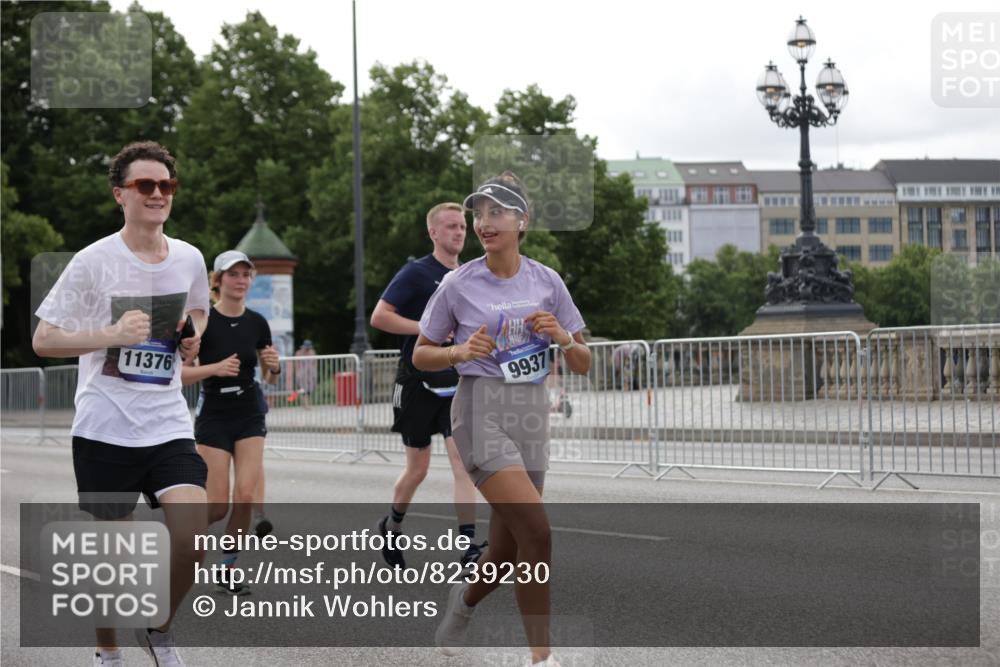 29.06.2025 - hella hamburg halbmarathon Jannik Wohlers http://msf.ph/oto/8239230 29.06.2025 10:29:23 Lombardsbrücke 1063, 1694, 2302, 2699, 3524, 4395, 4580, 5350, 7832, 8388, 8941, 9095, 9937, 11269, 11376, 11444, 11634, 12216, 12227, 12305, 13031, 13810, 15266, 16306, 17529, 17945, 18385 meine-sportfotos.de