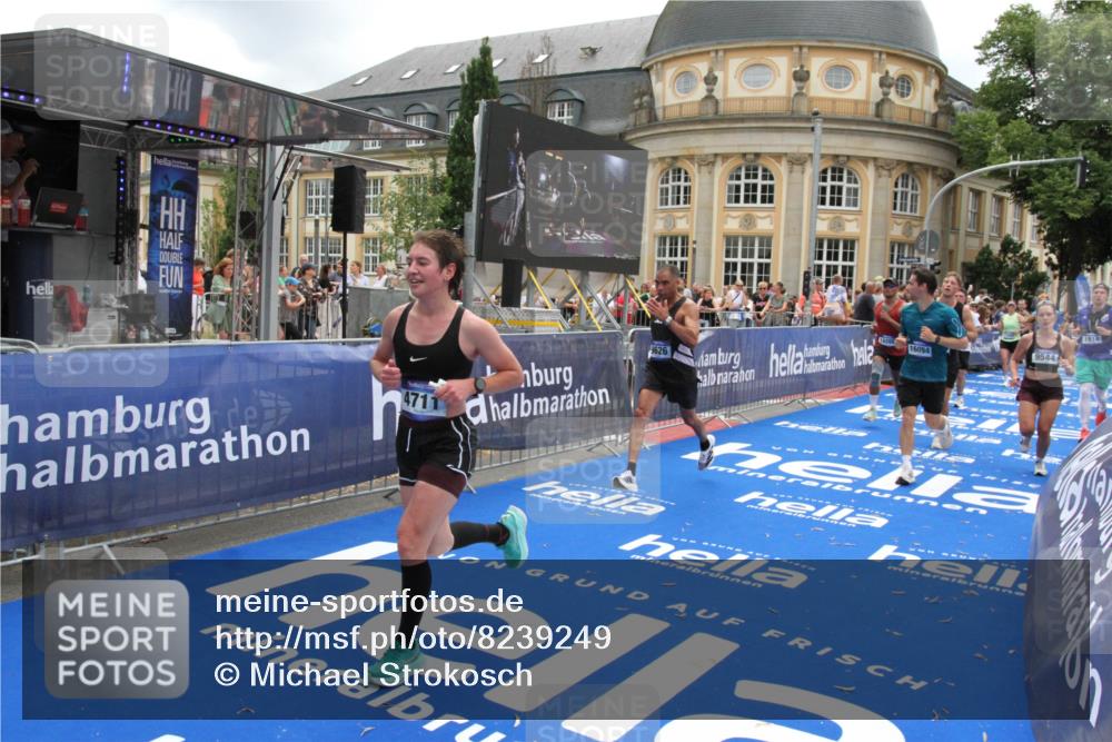 29.06.2025 - hella hamburg halbmarathon Michael Strokosch http://msf.ph/oto/8239249 29.06.2025 10:48:13 Ziel 1914, 4324, 4711, 8916, 9544, 9626, 9638, 12685, 14192, 14814, 15590, 15973, 15981, 16094, 16149, 16269 meine-sportfotos.de