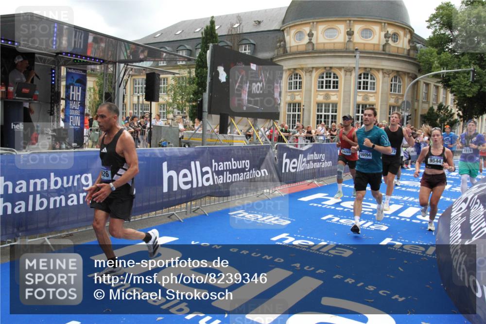 29.06.2025 - hella hamburg halbmarathon Michael Strokosch http://msf.ph/oto/8239346 29.06.2025 10:48:14 Ziel 1914, 4711, 7599, 8916, 9544, 9626, 9638, 11211, 12685, 14192, 14814, 15590, 15629, 15973, 15981, 16094, 16269, 19127 meine-sportfotos.de