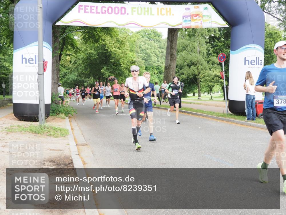 29.06.2025 - hella hamburg halbmarathon MichiJ http://msf.ph/oto/8239351 29.06.2025 10:27:30 Zwischen KM18-KM19 2719, 2980, 3431, 3783, 7981, 9403, 11049, 11281, 13514, 15372, 15561, 17623, 18761, 19004, 19151 meine-sportfotos.de