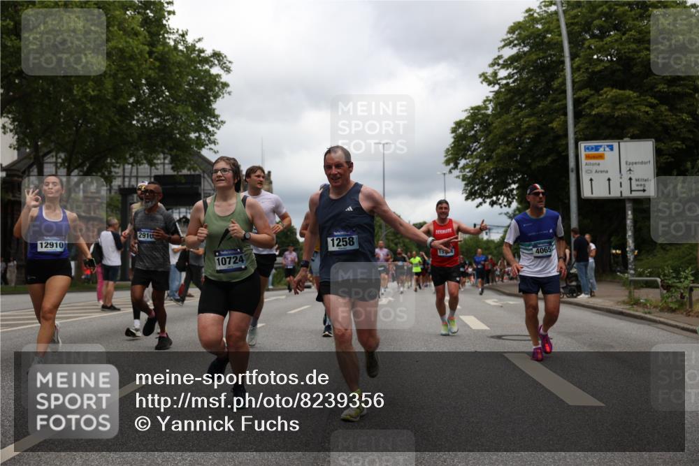 29.06.2025 - hella hamburg halbmarathon Yannick Fuchs http://msf.ph/oto/8239356 29.06.2025 10:47:17 20KM 1061, 1258, 1499, 1706, 1783, 2074, 2082, 2099, 2346, 2910, 3059, 3208, 3209, 3334, 4065, 4419, 4635, 4770, 5077, 5907, 6198, 6628, 6877, 7177, 7509, 7864, 8273, 8361, 8390, 8651, 9065, 9142, 9163, 9537, 10549, 10724, 10891, 10895, 11588, 11589, 11604, 11689, 11992, 12155, 12413, 12490, 12875, 12910, 13289, 13997, 14323, 15061, 15126, 15179, 15430, 15497, 15681, 16467, 16538, 16986, 18134, 18590, 18720, 18901, 19244 meine-sportfotos.de
