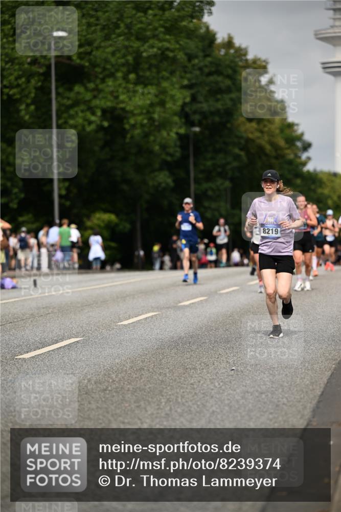 29.06.2025 - hella hamburg halbmarathon Dr. Thomas Lammeyer http://msf.ph/oto/8239374 29.06.2025 10:13:56 Kennedybrücke 1483, 1513, 1573, 1838, 3921, 5511, 7042, 7333, 7636, 7685, 8090, 8219, 8890, 9366, 9434, 9674, 9681, 9781, 9816, 10036, 10943, 11027, 11180 meine-sportfotos.de