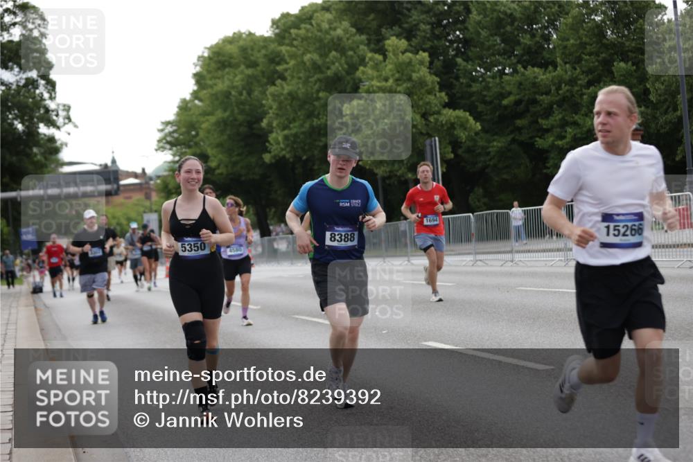 29.06.2025 - hella hamburg halbmarathon Jannik Wohlers http://msf.ph/oto/8239392 29.06.2025 10:29:24 Lombardsbrücke 1063, 1694, 2302, 2699, 4395, 4580, 5350, 8388, 8941, 9095, 9937, 11269, 11376, 11444, 11634, 12216, 12227, 12305, 13031, 13810, 15266, 17529, 18385 meine-sportfotos.de