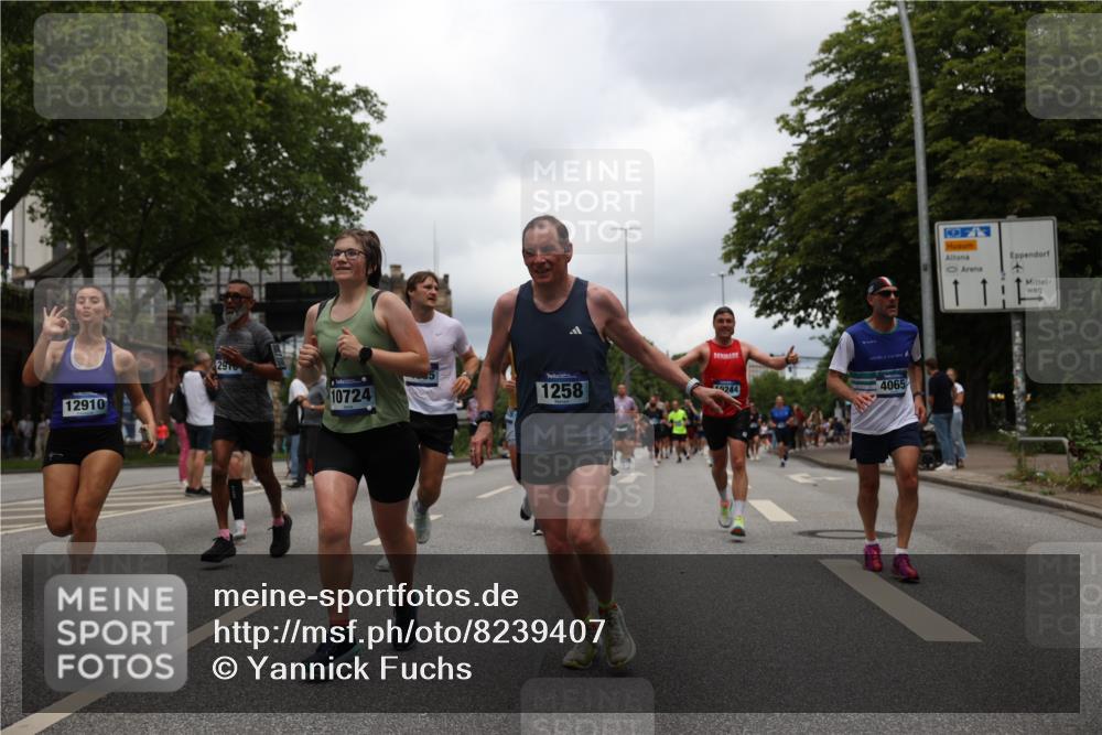 29.06.2025 - hella hamburg halbmarathon Yannick Fuchs http://msf.ph/oto/8239407 29.06.2025 10:47:17 20KM 1061, 1258, 1499, 1706, 1783, 2074, 2082, 2099, 2346, 2910, 3059, 3208, 3209, 3334, 4065, 4419, 4635, 4770, 5077, 5907, 6198, 6628, 6877, 7177, 7509, 7864, 8273, 8361, 8390, 8651, 9065, 9142, 9163, 9537, 10549, 10724, 10891, 10895, 11588, 11589, 11604, 11689, 11992, 12155, 12413, 12490, 12875, 12910, 13289, 13997, 14323, 15061, 15126, 15179, 15430, 15497, 15681, 16467, 16538, 16986, 18134, 18590, 18720, 18901, 19244 meine-sportfotos.de