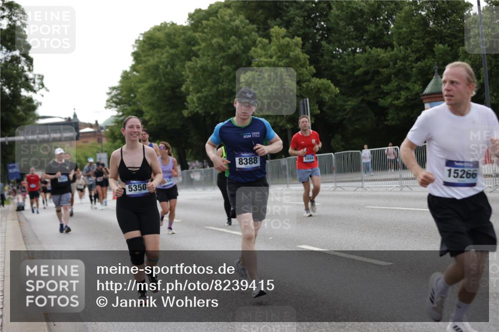 29.06.2025 - hella hamburg halbmarathon Jannik Wohlers http://msf.ph/oto/8239415 29.06.2025 10:29:25 Lombardsbrücke 1694, 2302, 2699, 4395, 4580, 5350, 8388, 8941, 9095, 9937, 11269, 11376, 11444, 11634, 12216, 12227, 12305, 12537, 13031, 13810, 15266, 17529, 18385 meine-sportfotos.de