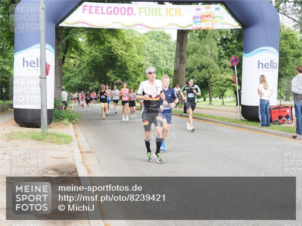 29.06.2025 - hella hamburg halbmarathon MichiJ http://msf.ph/oto/8239421 29.06.2025 10:27:30 Zwischen KM18-KM19 2719, 2980, 3431, 3783, 7981, 9403, 11049, 11281, 13514, 15372, 15561, 17623, 18761, 19004, 19151 meine-sportfotos.de