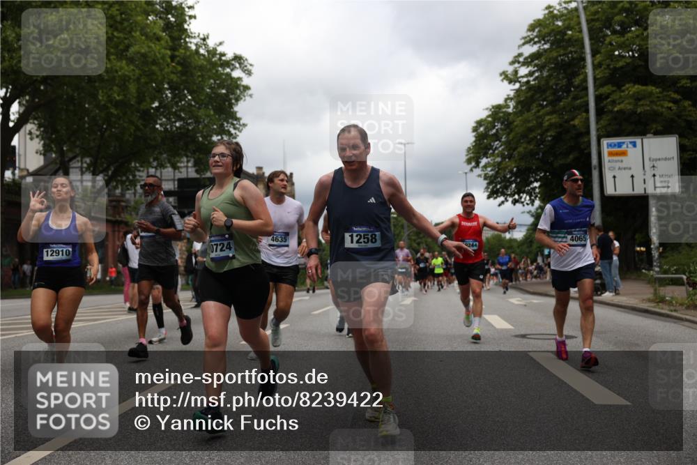 29.06.2025 - hella hamburg halbmarathon Yannick Fuchs http://msf.ph/oto/8239422 29.06.2025 10:47:17 20KM 1061, 1258, 1499, 1706, 1783, 2074, 2082, 2099, 2346, 2910, 3059, 3208, 3209, 3334, 4065, 4419, 4635, 4770, 5077, 5907, 6198, 6628, 6877, 7177, 7509, 7864, 8273, 8361, 8390, 8651, 9065, 9142, 9163, 9537, 10549, 10724, 10891, 10895, 11588, 11589, 11604, 11689, 11992, 12155, 12413, 12490, 12875, 12910, 13289, 13997, 14323, 15061, 15126, 15179, 15430, 15497, 15681, 16467, 16538, 16986, 18134, 18590, 18720, 18901, 19244 meine-sportfotos.de