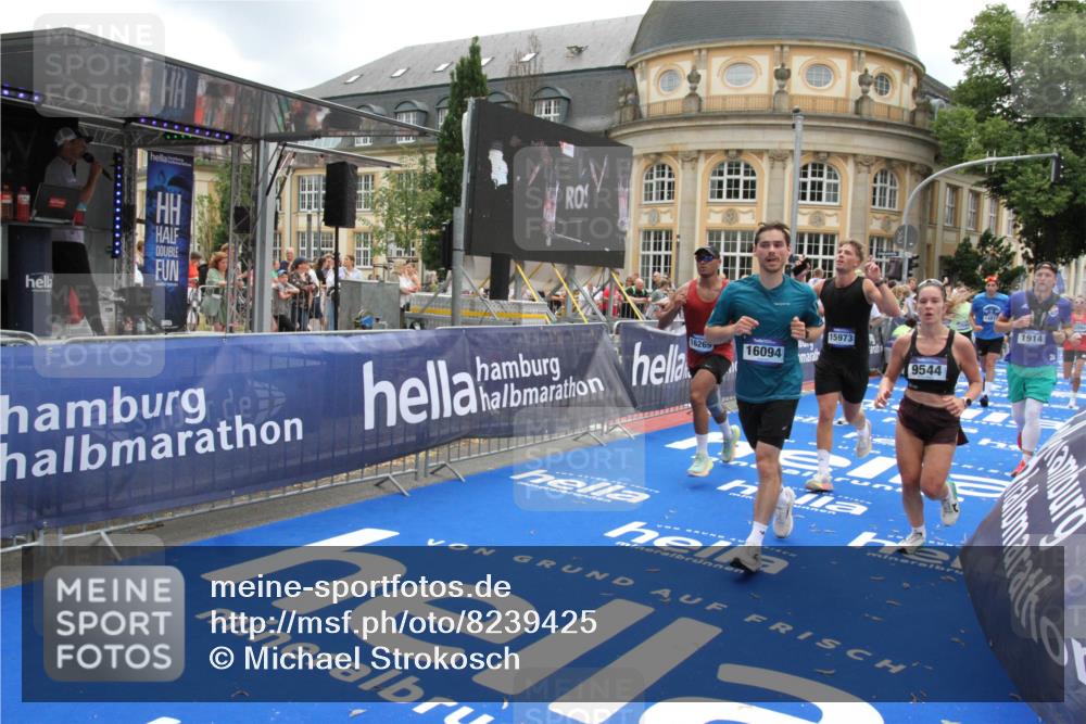 29.06.2025 - hella hamburg halbmarathon Michael Strokosch http://msf.ph/oto/8239425 29.06.2025 10:48:14 Ziel 1914, 4711, 7599, 8916, 9544, 9626, 9638, 11211, 12685, 14192, 14814, 15590, 15629, 15973, 15981, 16094, 16269, 19127 meine-sportfotos.de