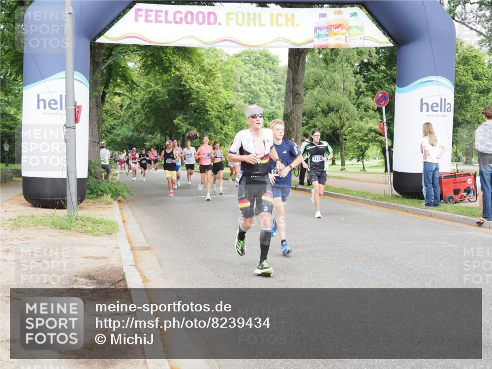 29.06.2025 - hella hamburg halbmarathon MichiJ http://msf.ph/oto/8239434 29.06.2025 10:27:30 Zwischen KM18-KM19 2719, 2980, 3431, 3783, 7981, 9403, 11049, 11281, 13514, 15372, 15561, 17623, 18761, 19004, 19151 meine-sportfotos.de
