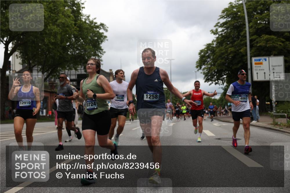 29.06.2025 - hella hamburg halbmarathon Yannick Fuchs http://msf.ph/oto/8239456 29.06.2025 10:47:17 20KM 1061, 1258, 1499, 1706, 1783, 2074, 2082, 2099, 2346, 2910, 3059, 3208, 3209, 3334, 4065, 4419, 4635, 4770, 5077, 5907, 6198, 6628, 6877, 7177, 7509, 7864, 8273, 8361, 8390, 8651, 9065, 9142, 9163, 9537, 10549, 10724, 10891, 10895, 11588, 11589, 11604, 11689, 11992, 12155, 12413, 12490, 12875, 12910, 13289, 13997, 14323, 15061, 15126, 15179, 15430, 15497, 15681, 16467, 16538, 16986, 18134, 18590, 18720, 18901, 19244 meine-sportfotos.de