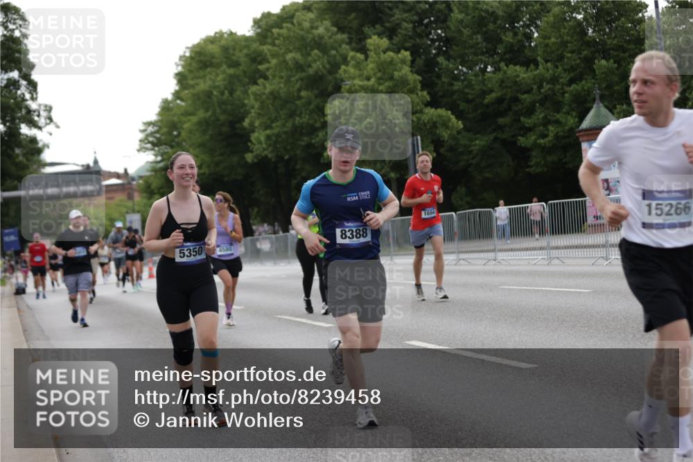 29.06.2025 - hella hamburg halbmarathon Jannik Wohlers http://msf.ph/oto/8239458 29.06.2025 10:29:25 Lombardsbrücke 1694, 2302, 2699, 4395, 4580, 5350, 8388, 8941, 9095, 9937, 11269, 11376, 11444, 11634, 12216, 12227, 12305, 12537, 13031, 13810, 15266, 17529, 18385 meine-sportfotos.de