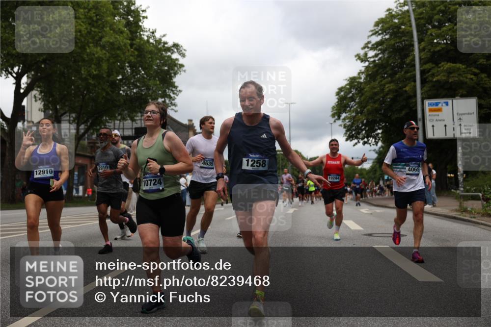 29.06.2025 - hella hamburg halbmarathon Yannick Fuchs http://msf.ph/oto/8239468 29.06.2025 10:47:17 20KM 1061, 1258, 1499, 1706, 1783, 2074, 2082, 2099, 2346, 2910, 3059, 3208, 3209, 3334, 4065, 4419, 4635, 4770, 5077, 5907, 6198, 6628, 6877, 7177, 7509, 7864, 8273, 8361, 8390, 8651, 9065, 9142, 9163, 9537, 10549, 10724, 10891, 10895, 11588, 11589, 11604, 11689, 11992, 12155, 12413, 12490, 12875, 12910, 13289, 13997, 14323, 15061, 15126, 15179, 15430, 15497, 15681, 16467, 16538, 16986, 18134, 18590, 18720, 18901, 19244 meine-sportfotos.de
