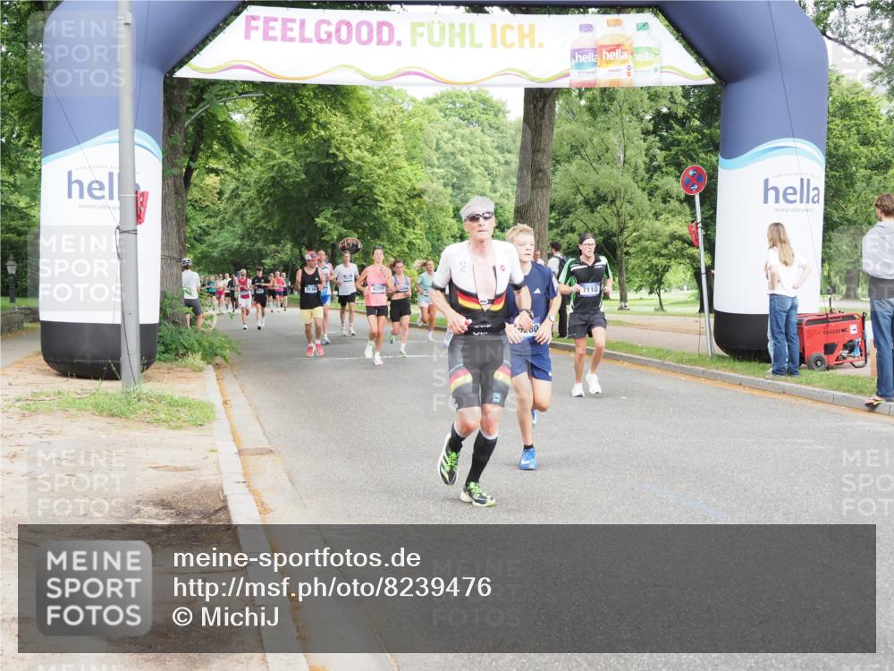 29.06.2025 - hella hamburg halbmarathon MichiJ http://msf.ph/oto/8239476 29.06.2025 10:27:31 Zwischen KM18-KM19 2719, 2980, 3431, 3783, 7110, 7981, 9403, 11281, 13800, 15561, 16280, 17623, 18761, 19004, 19151 meine-sportfotos.de